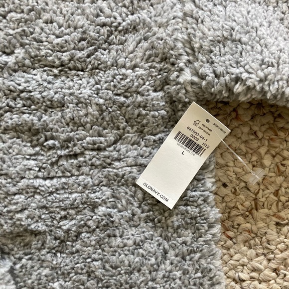 Old Navy Sherpa 1/2 zip pullover - Picture 3 of 3